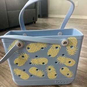 Baby BOGG BAG  Medium Tote Light Blue Pineapple Tote Like New RETIRED PRINT